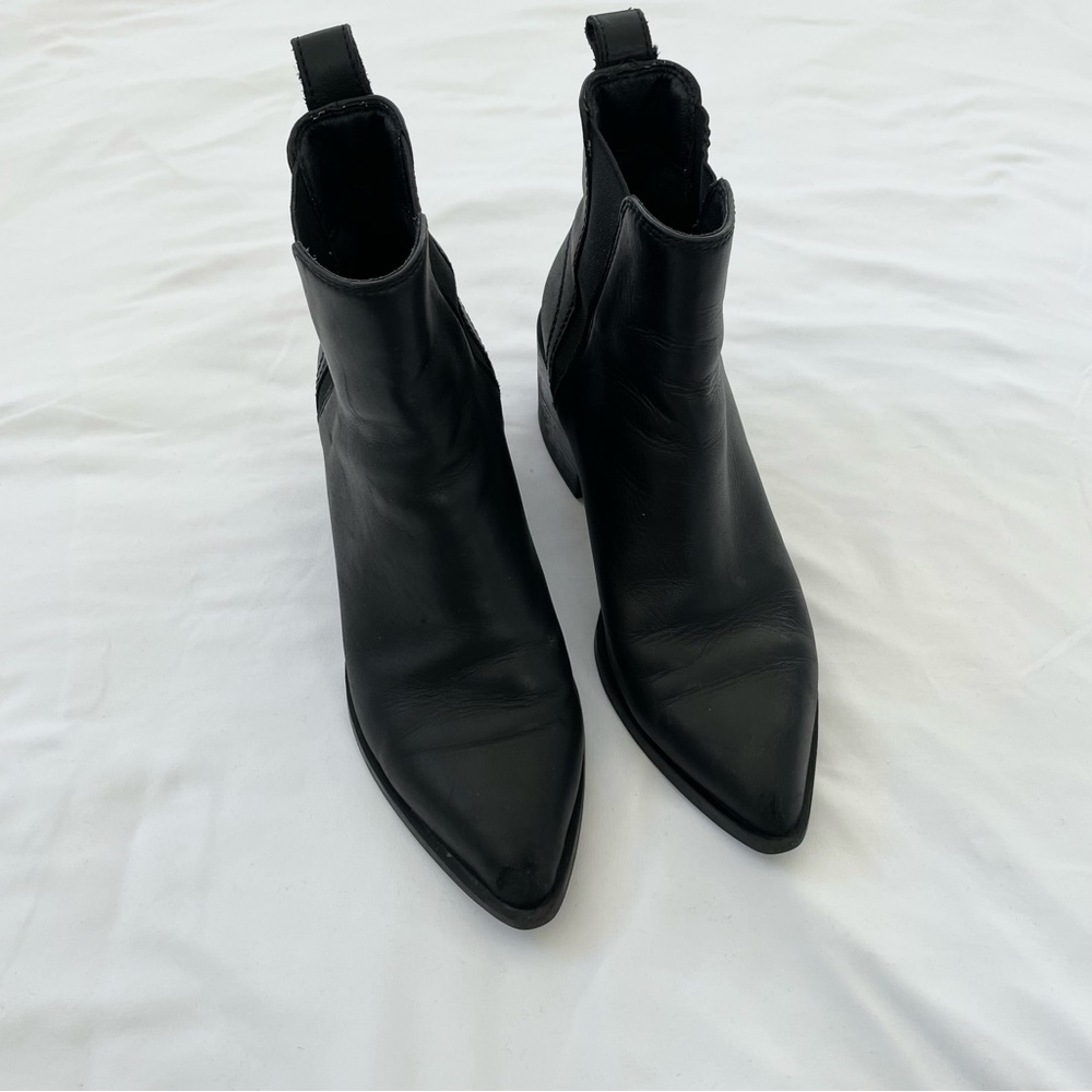 Steve Madden "Audience" Chelsea Boot - Picture 2 of 6